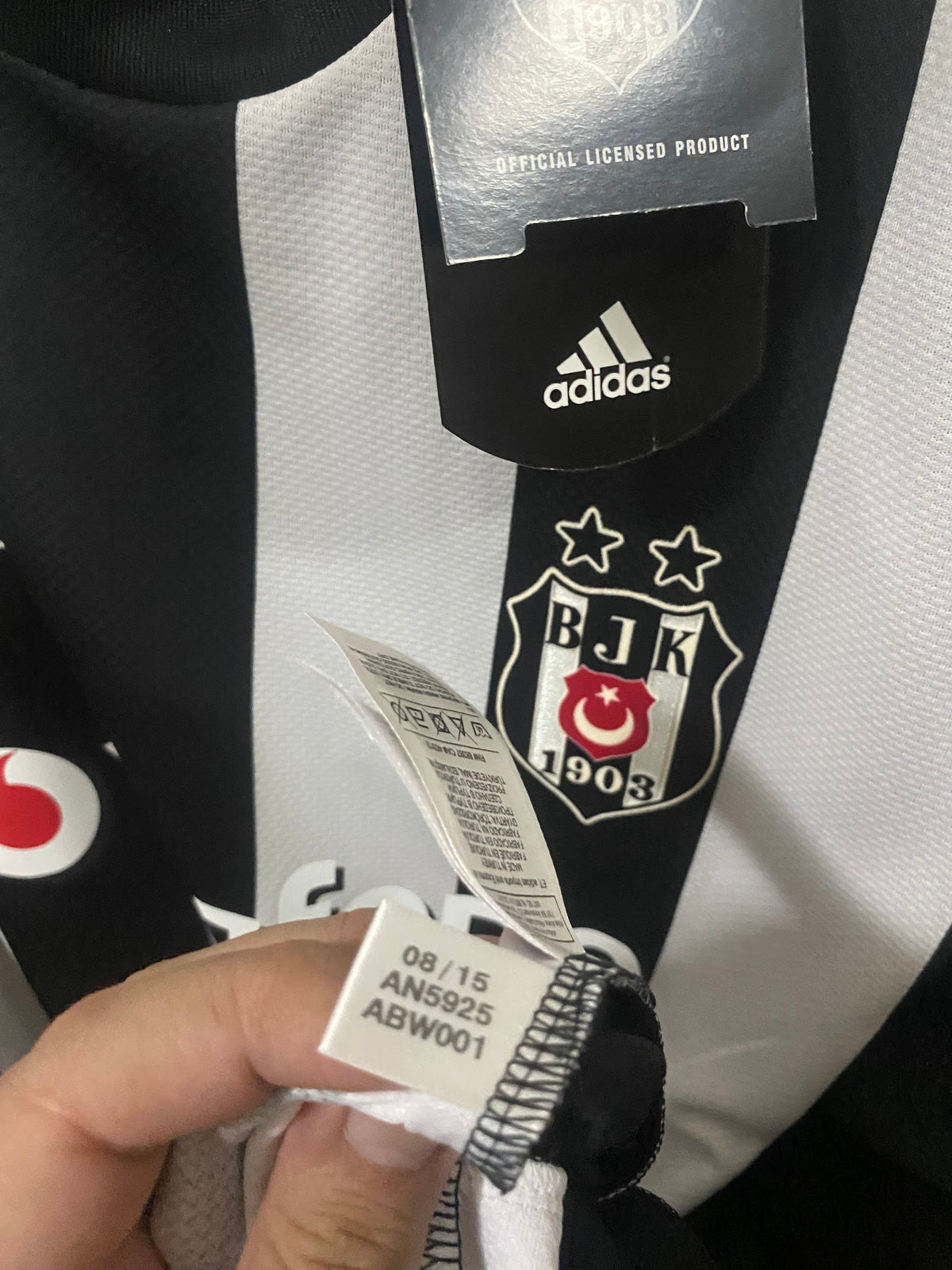 Camisa Beşiktaş Home 2015/16 – escudo e etiquetas adidas