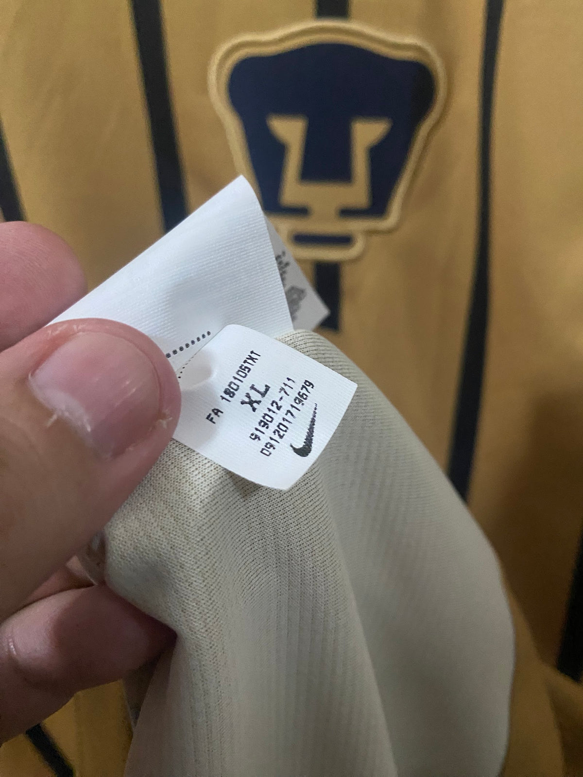 Camisa Pumas UNAM Third 2018 – escudo e etiqueta Nike