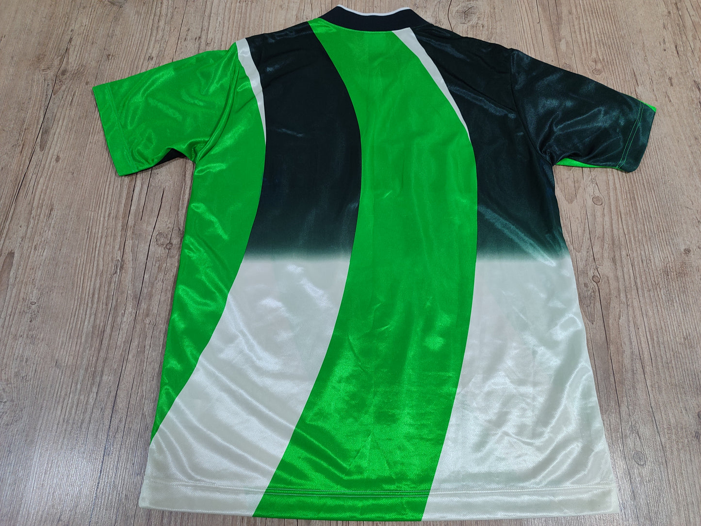 Spectacular Yomiuri Verdy Shirt - Japan - Bismarck