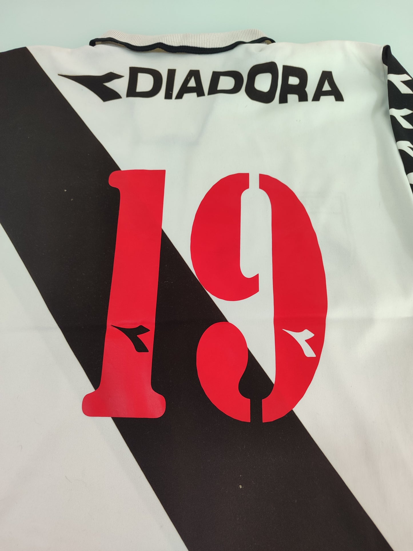 Danubio - Uruguai - 1999 · Matchworn · Mangas Longas - #19 Javier Chevantón
