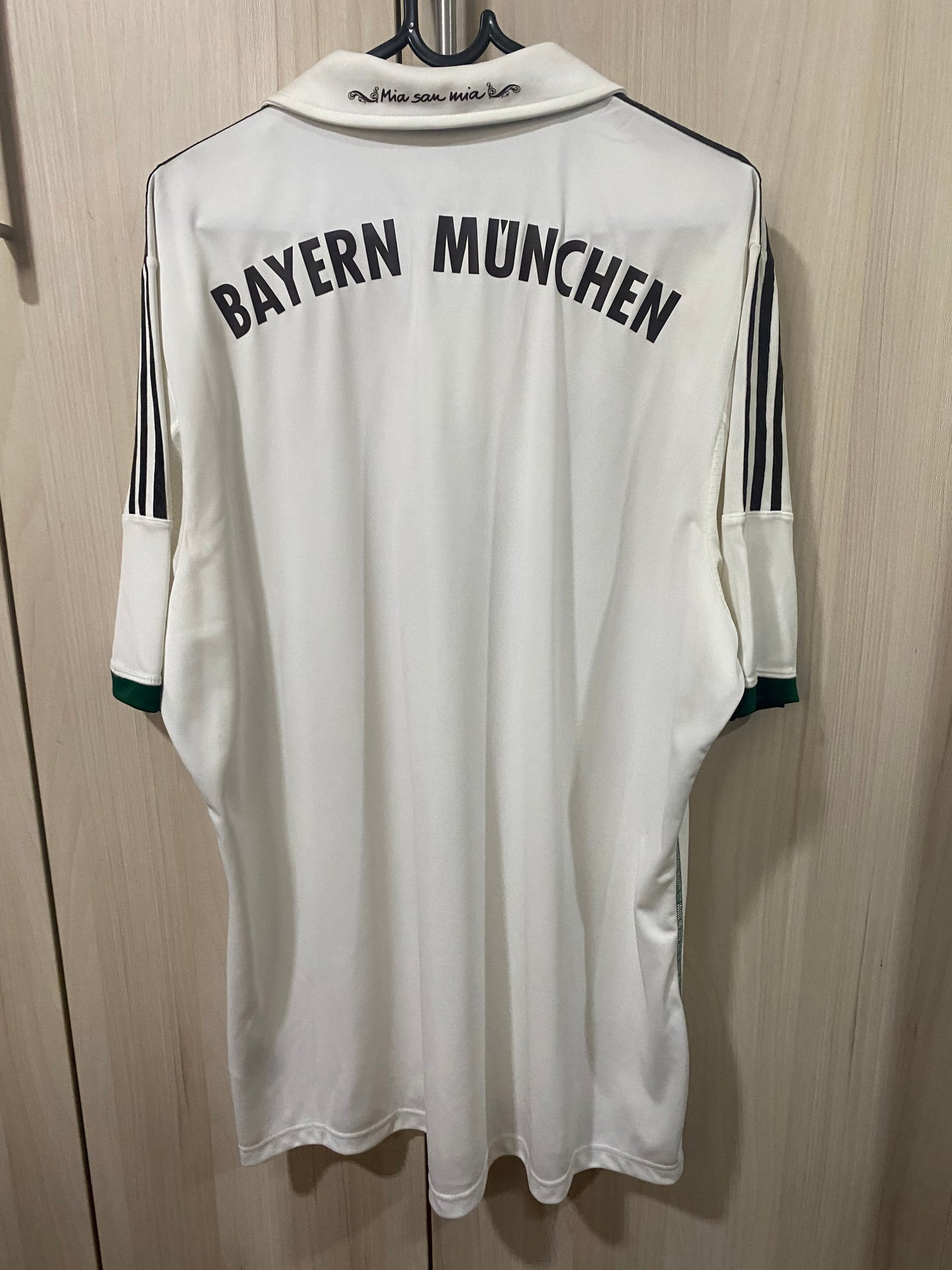 Bayern Munich Third "Oktoberfest" 2013 Shirt - Size XL (58 x 78 cm)