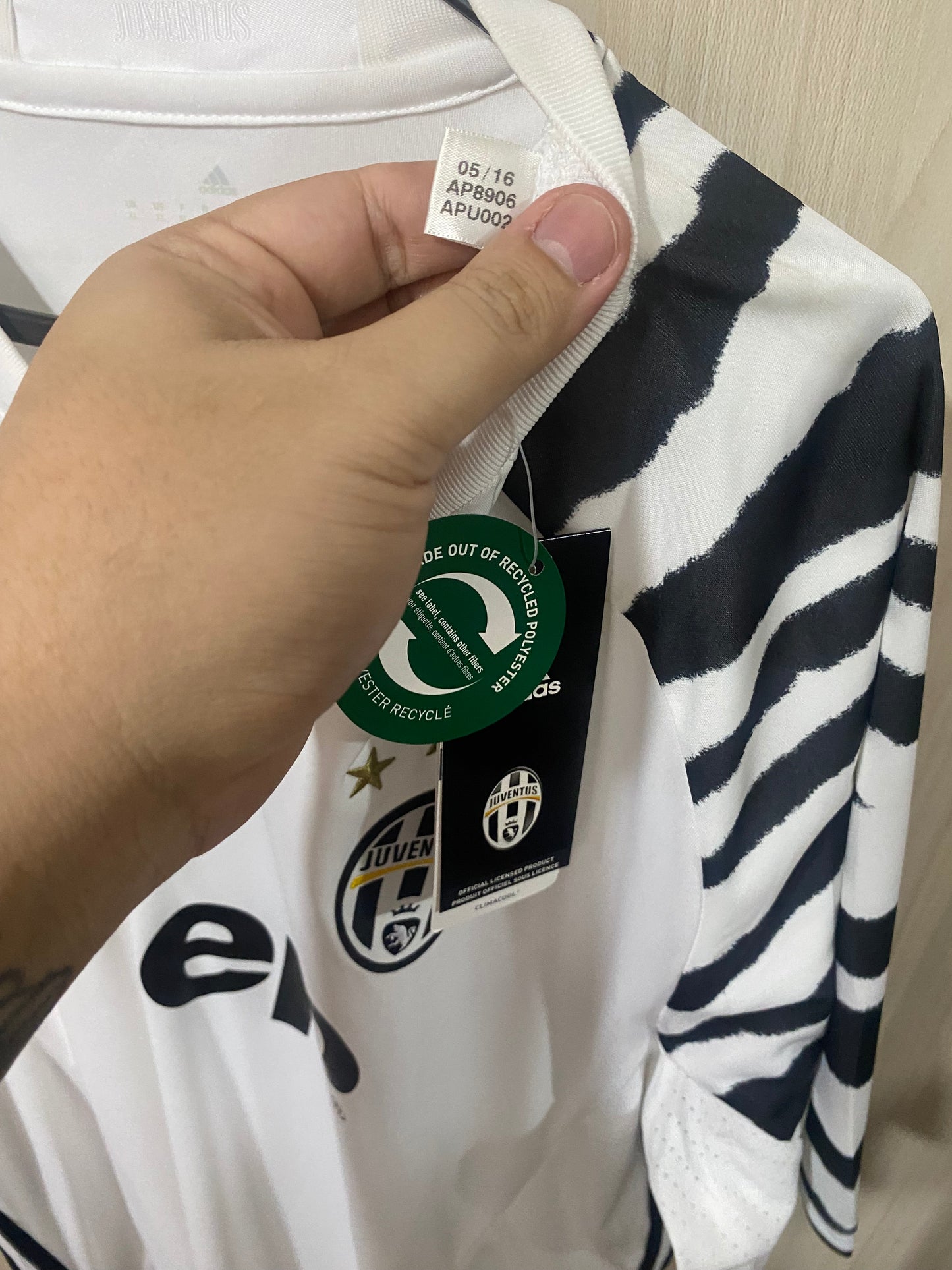 Juventus Away Shirt 2016 - Size XL (58 x 78 cm)