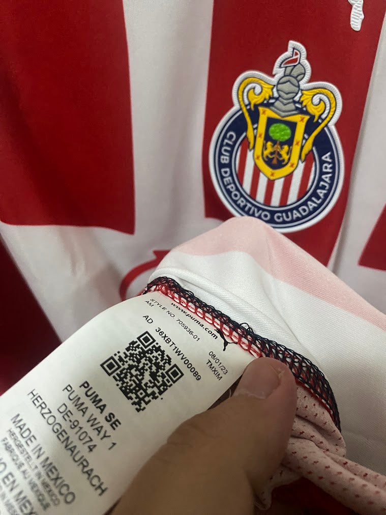 Camisa Chivas Guadalajara Home 2024 – escudo e etiqueta Puma feita no México