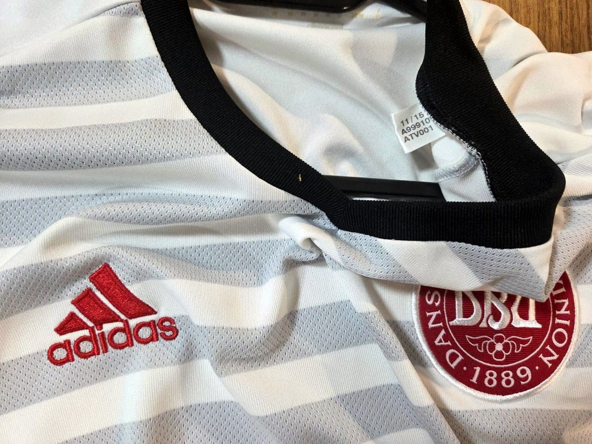 Camisa Dinamarca Away 2016 – escudo DBU e etiqueta adidas