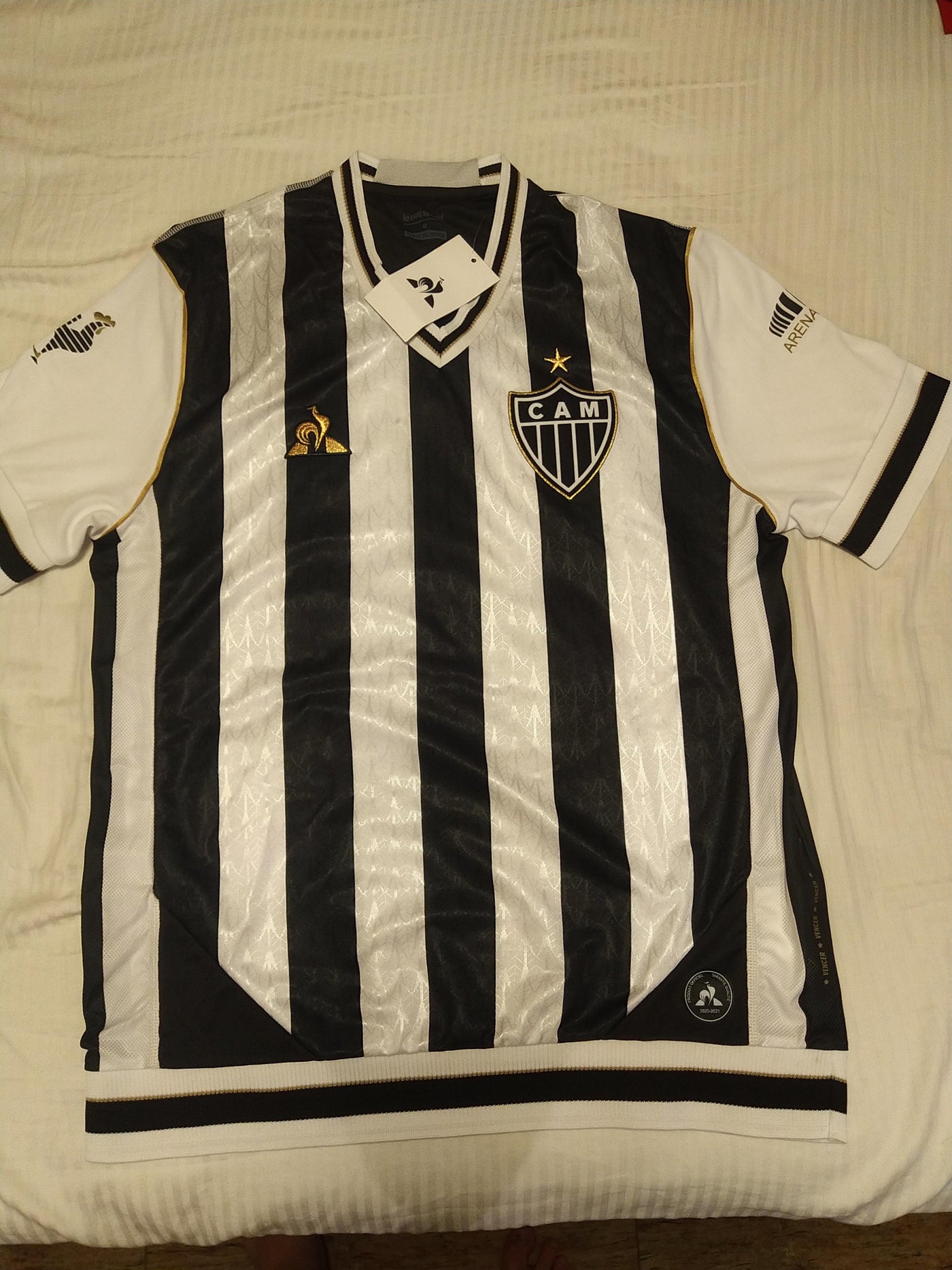 A Camisa do Atlético Mineiro: Listras em Preto e Branco e o Galo que Virou Campeão do Mundo