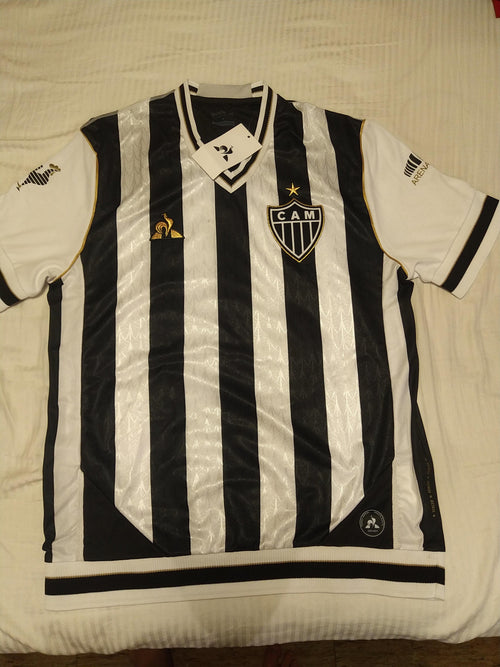 A Camisa do Atlético Mineiro: Listras em Preto e Branco e o Galo que Virou Campeão do Mundo
