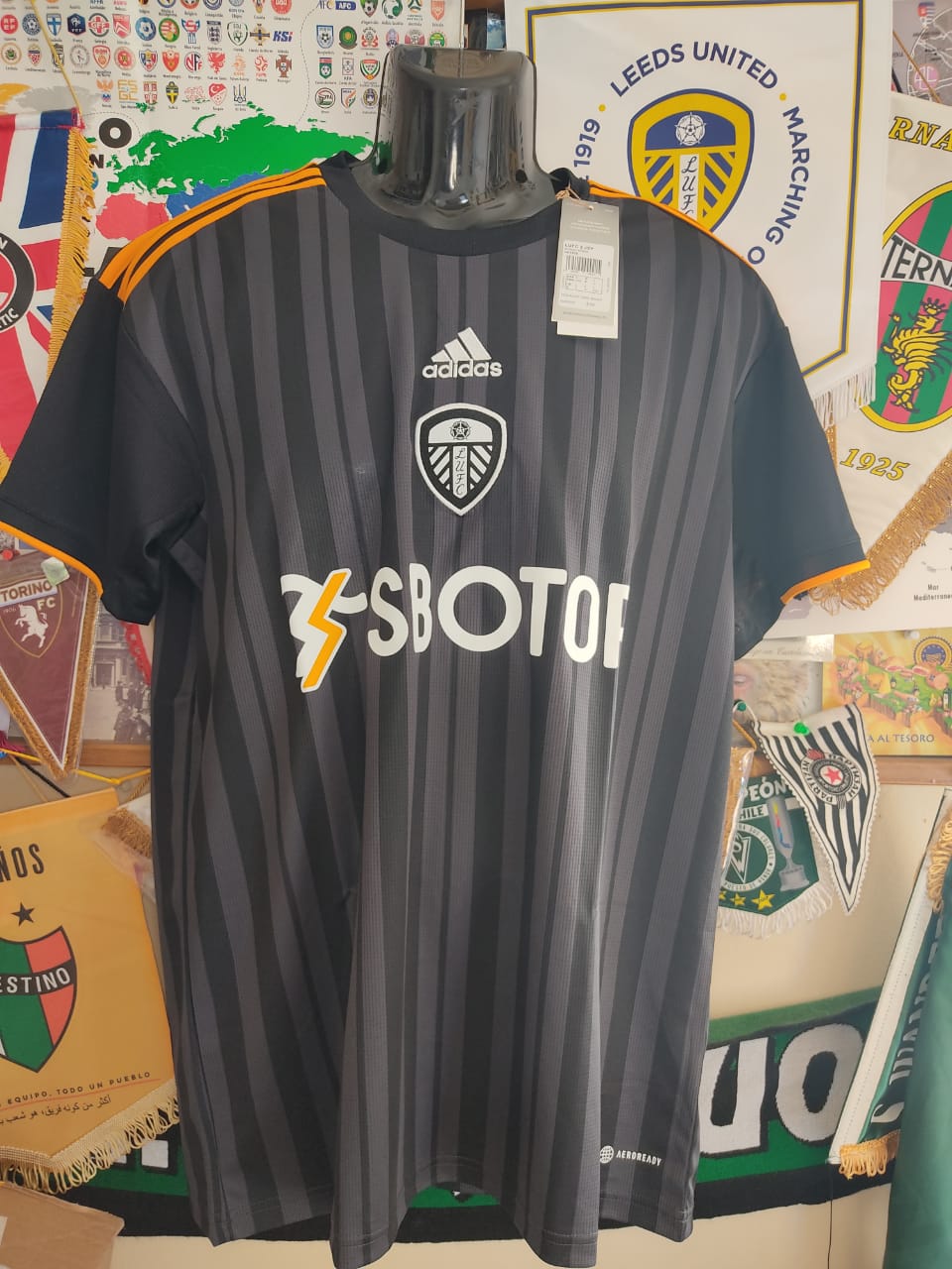 Leeds United Away 2006/07 – A Camisa do Orgulho em Tempos de Queda