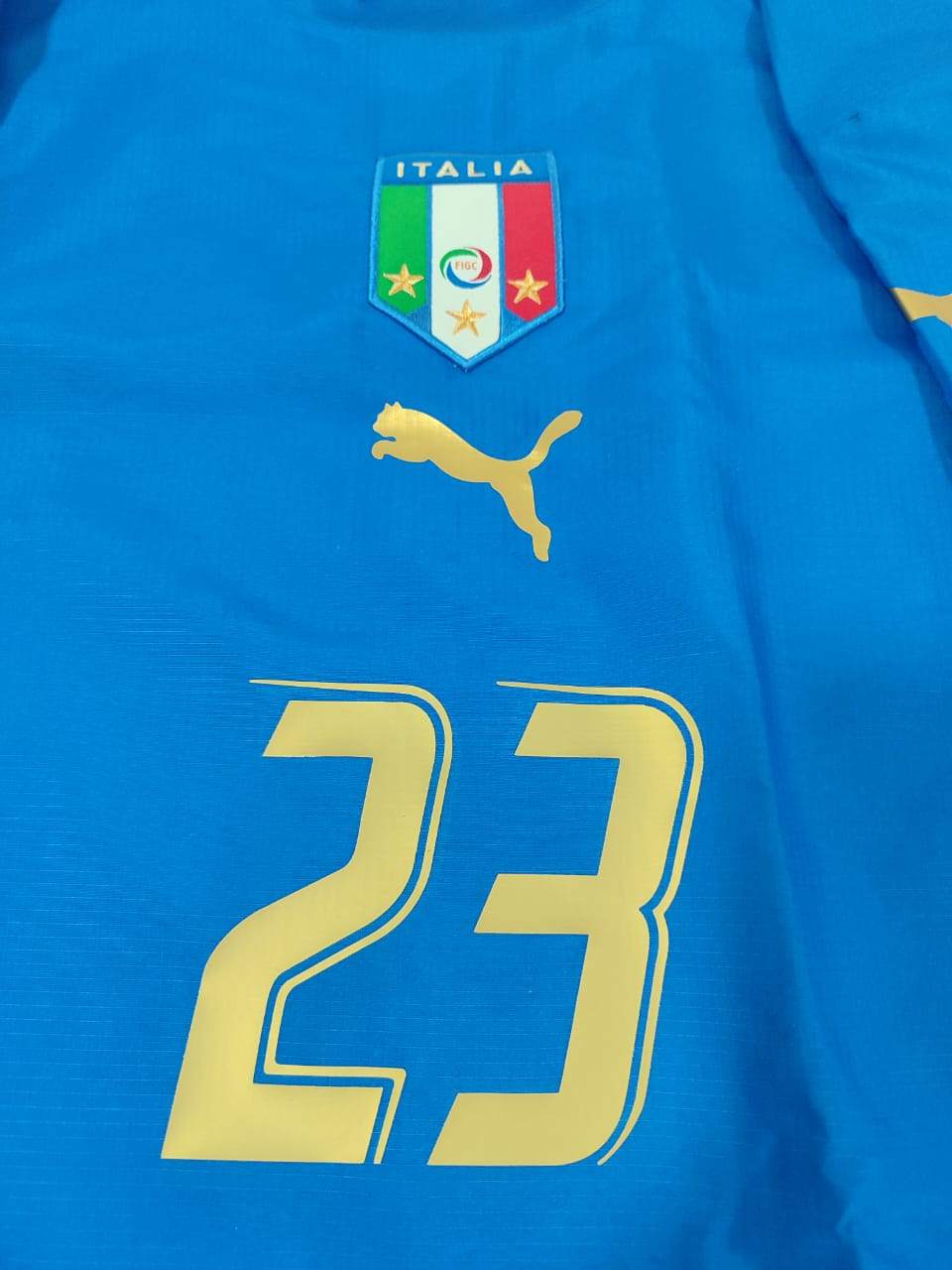 Camisa Itália Home 2006 Puma Materazzi 23 com Patches da Copa do Mundo