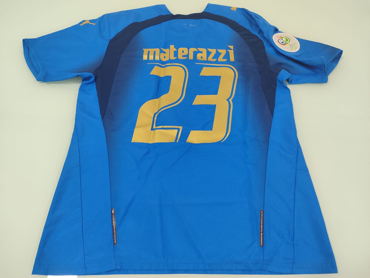 Camisa Itália Home 2006 Puma Materazzi 23 com Patches da Copa do Mundo