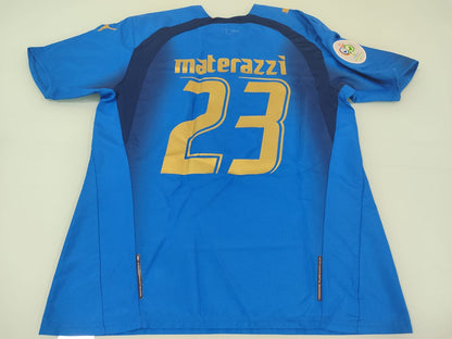 Camisa Itália Home 2006 Puma Materazzi 23 com Patches da Copa do Mundo