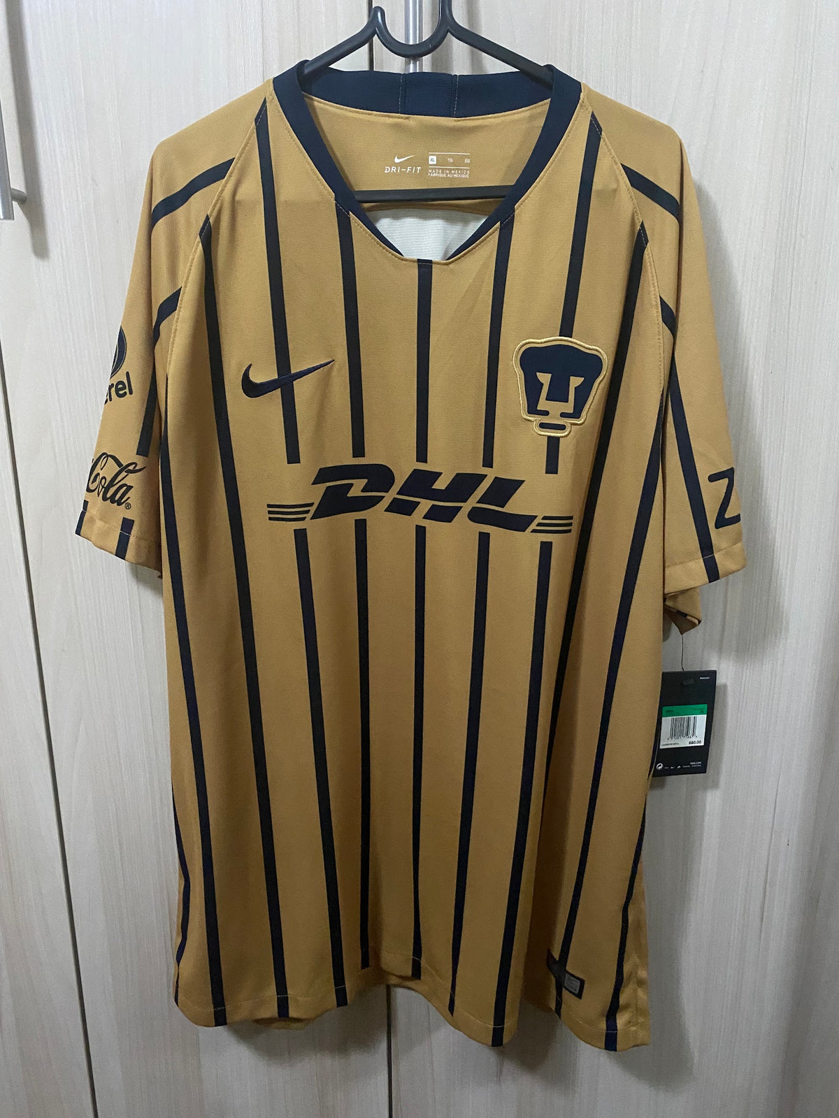 Camisa Pumas UNAM Third 2018 Nike dourada – frente