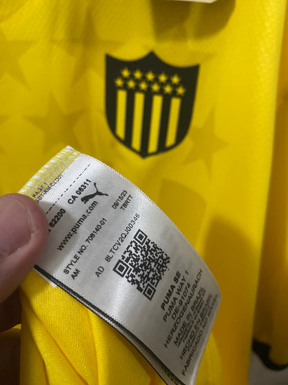 Camisa Peñarol Away 2024 – escudo e etiqueta Puma