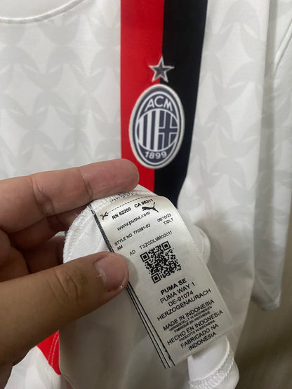 Camisa Milan Away 2023/24 – escudo e etiqueta Puma