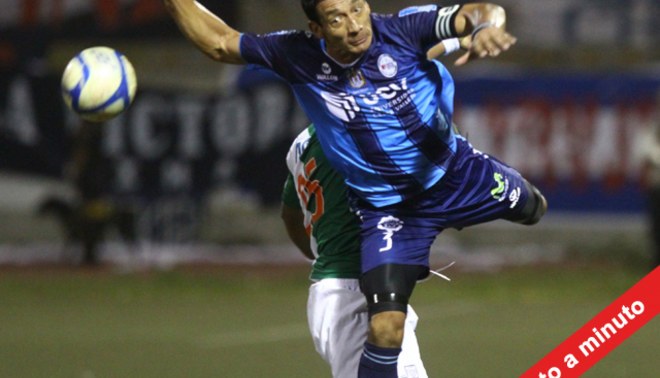 Universidad César Vallejo - Peru - 2012/2013 · Match Issued · #3 Carlos Galván