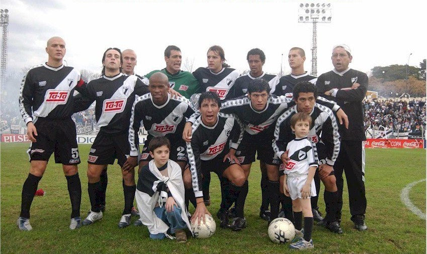 Rara e Linda Camisa Histórica do Danubio - Uruguai - Uruguay - 2003/2004 - de Jogo - de Coleção!