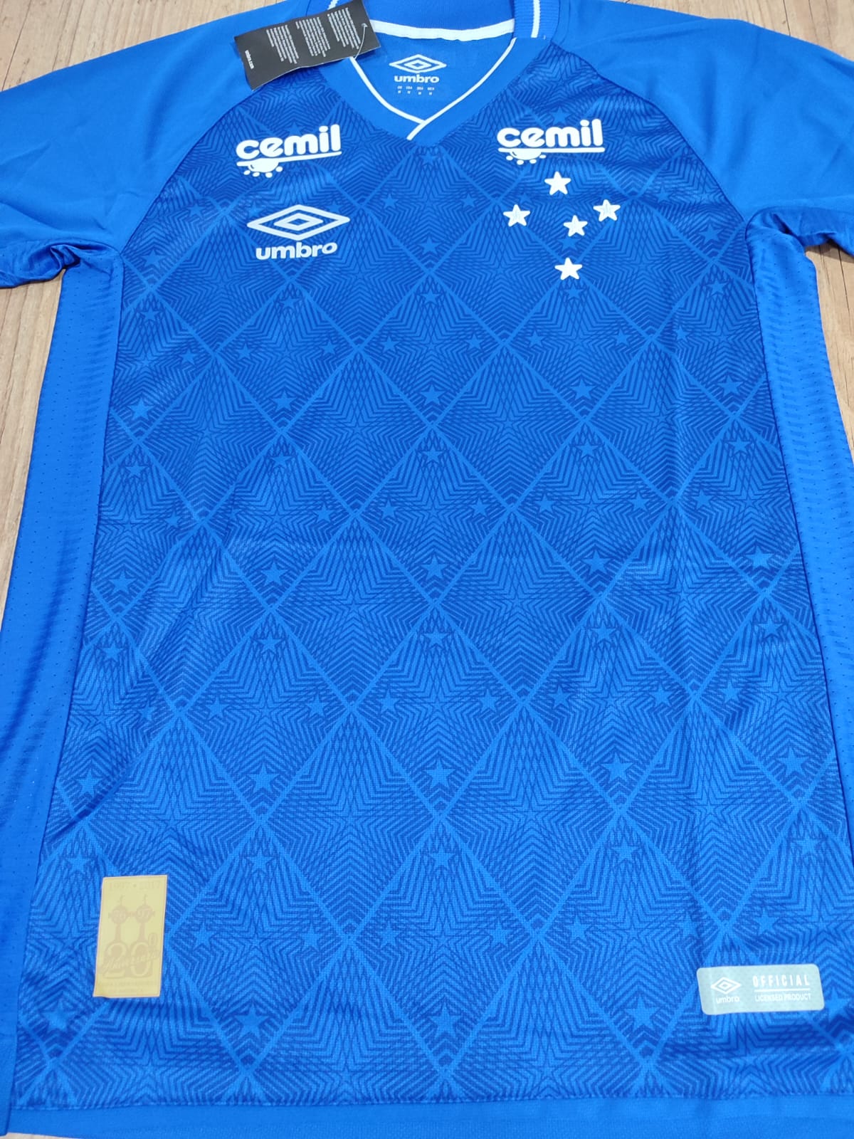 Camisa Cruzeiro Umbro 2017 modelo torcedor na etiqueta sem patrocinio