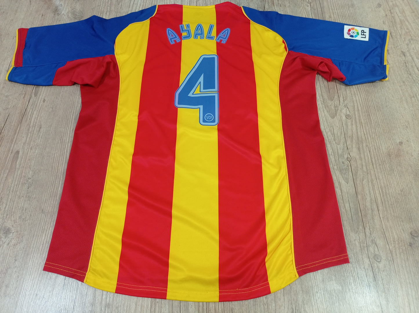 Rare Valencia Third Shirt - 2004/2005 #4 Roberto Ayala