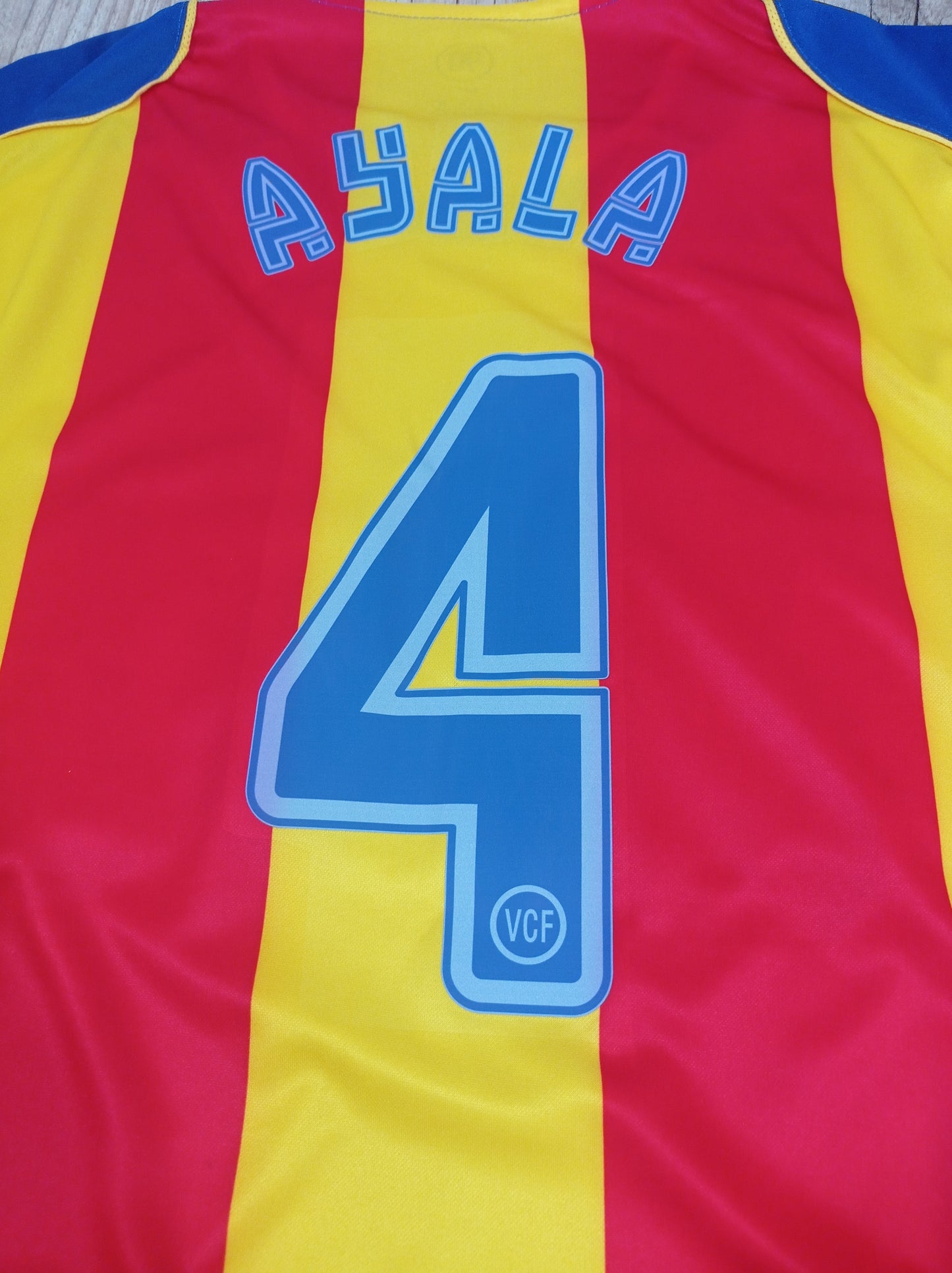 Rare Valencia Third Shirt - 2004/2005 #4 Roberto Ayala