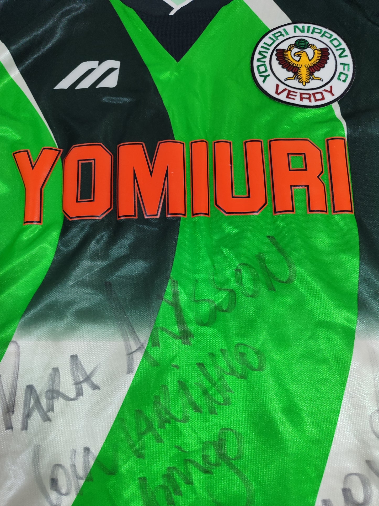 Spectacular Yomiuri Verdy Shirt - Japan - Bismarck