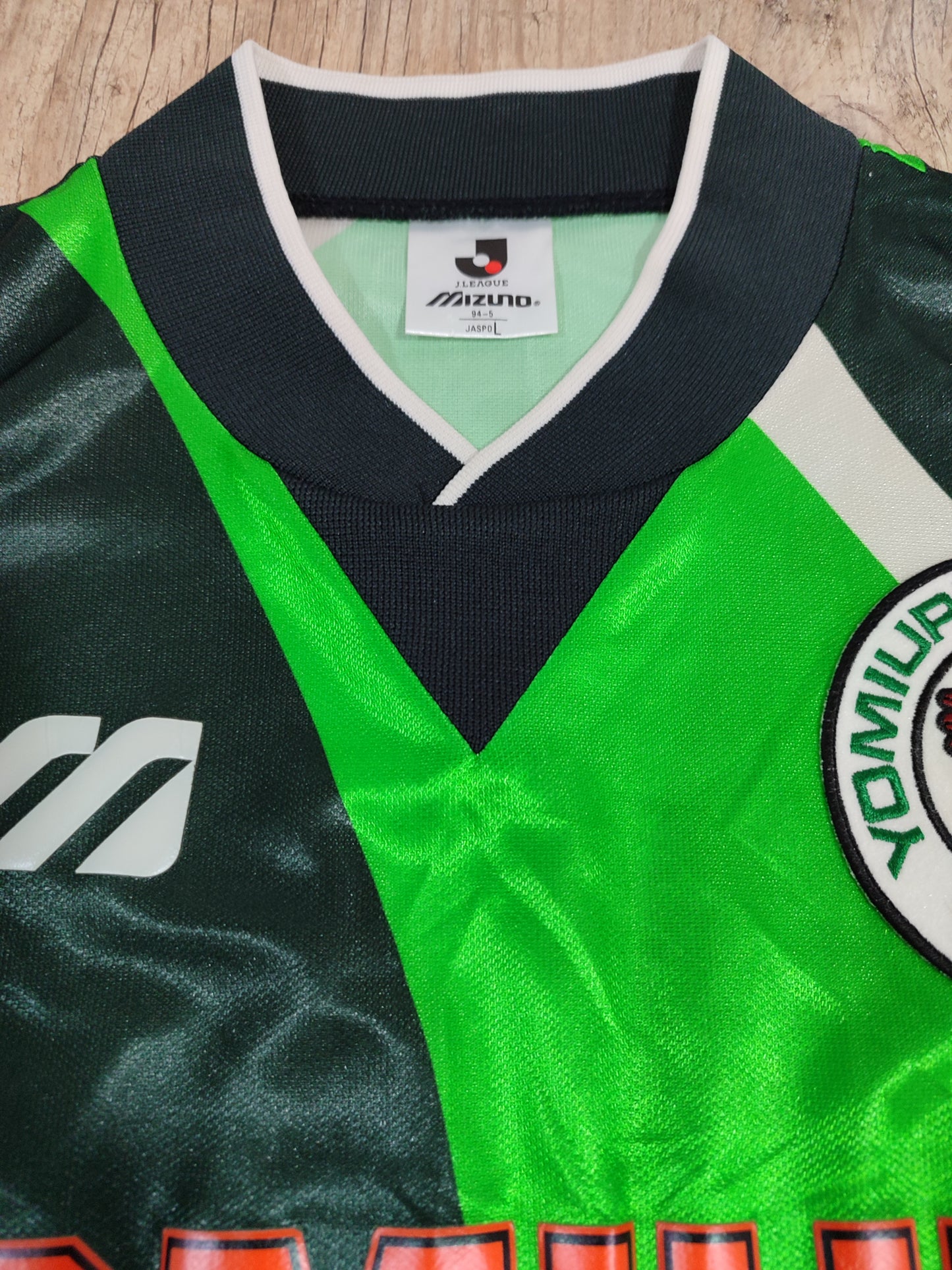Spectacular Yomiuri Verdy Shirt - Japan - Bismarck