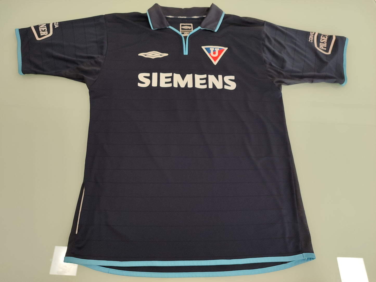 Clássica Camisa da LDU Quito Equador - Umbro - Usada em Jogo - Anos 2000