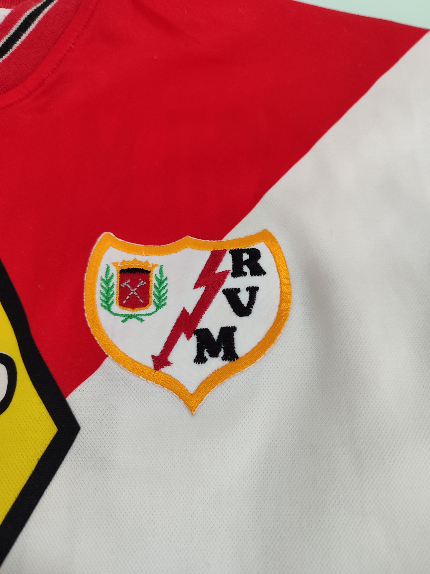 Sensacional - Camisa Antiga Rayo Vallecano - Patrocínio Abelha - Usada Jogo - de Coleção!