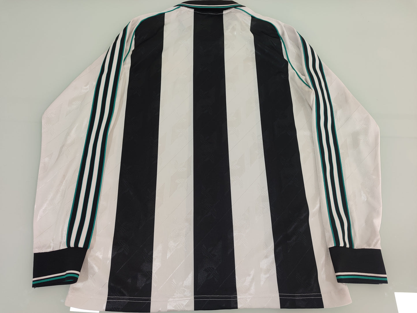 Newcastle - Inglaterra - Adidas Originals - Manga Longa - Esgotada nas Lojas!