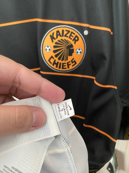 KAIZER CHIEFS AWAY 2017