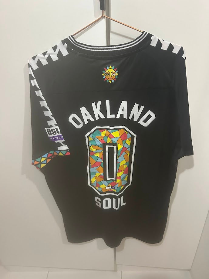 CAMISA OFICIAL - OAKLAND SOUL SC 2023 - HOME (PRETA "ROOTED IN POWER")