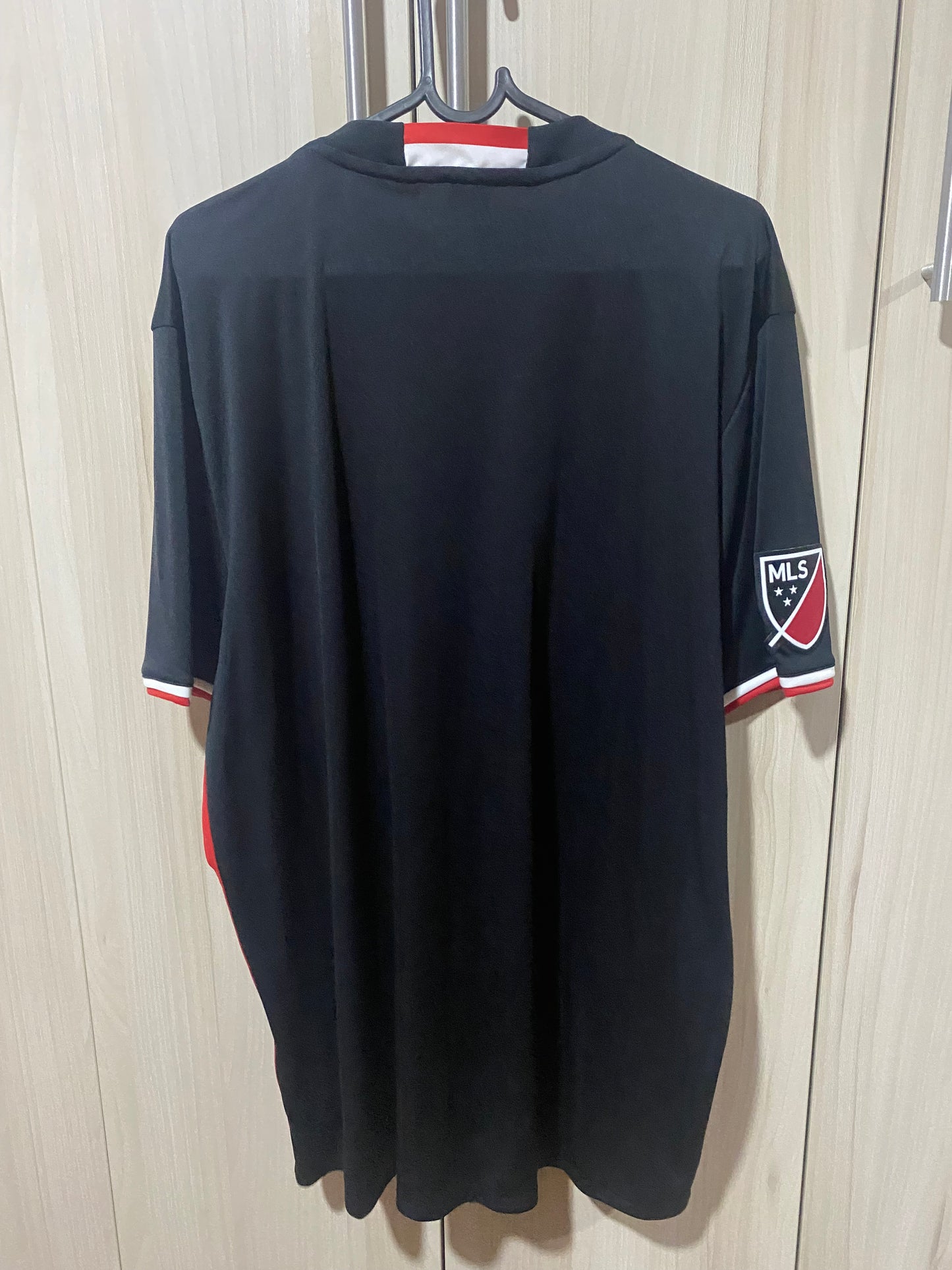 DC United 2016 Away Shirt - XL (58x78 cm) - New with Tag