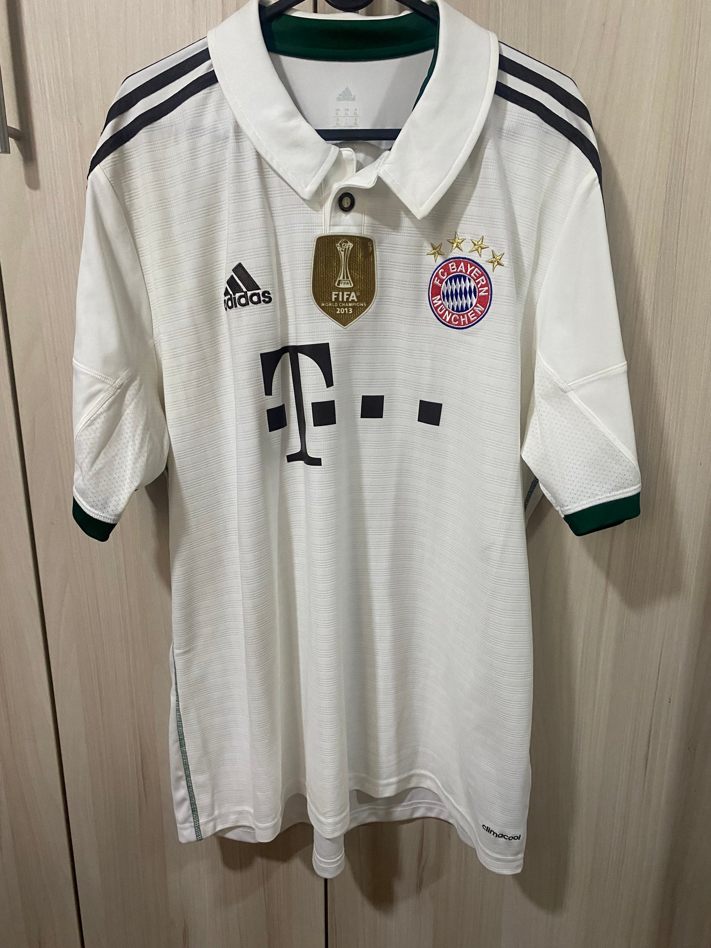 Bayern Munich Third "Oktoberfest" 2013 Shirt - Size XL (58 x 78 cm)