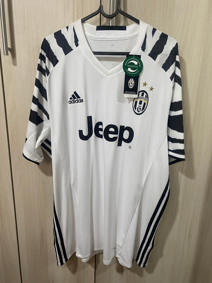Juventus Away Shirt 2016 - Size XL (58 x 78 cm)