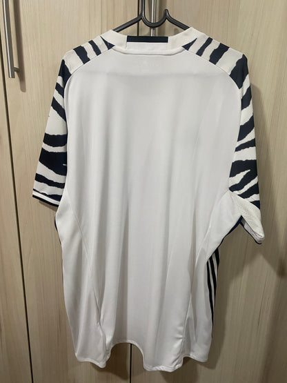 Juventus Away Shirt 2016 - Size XL (58 x 78 cm)
