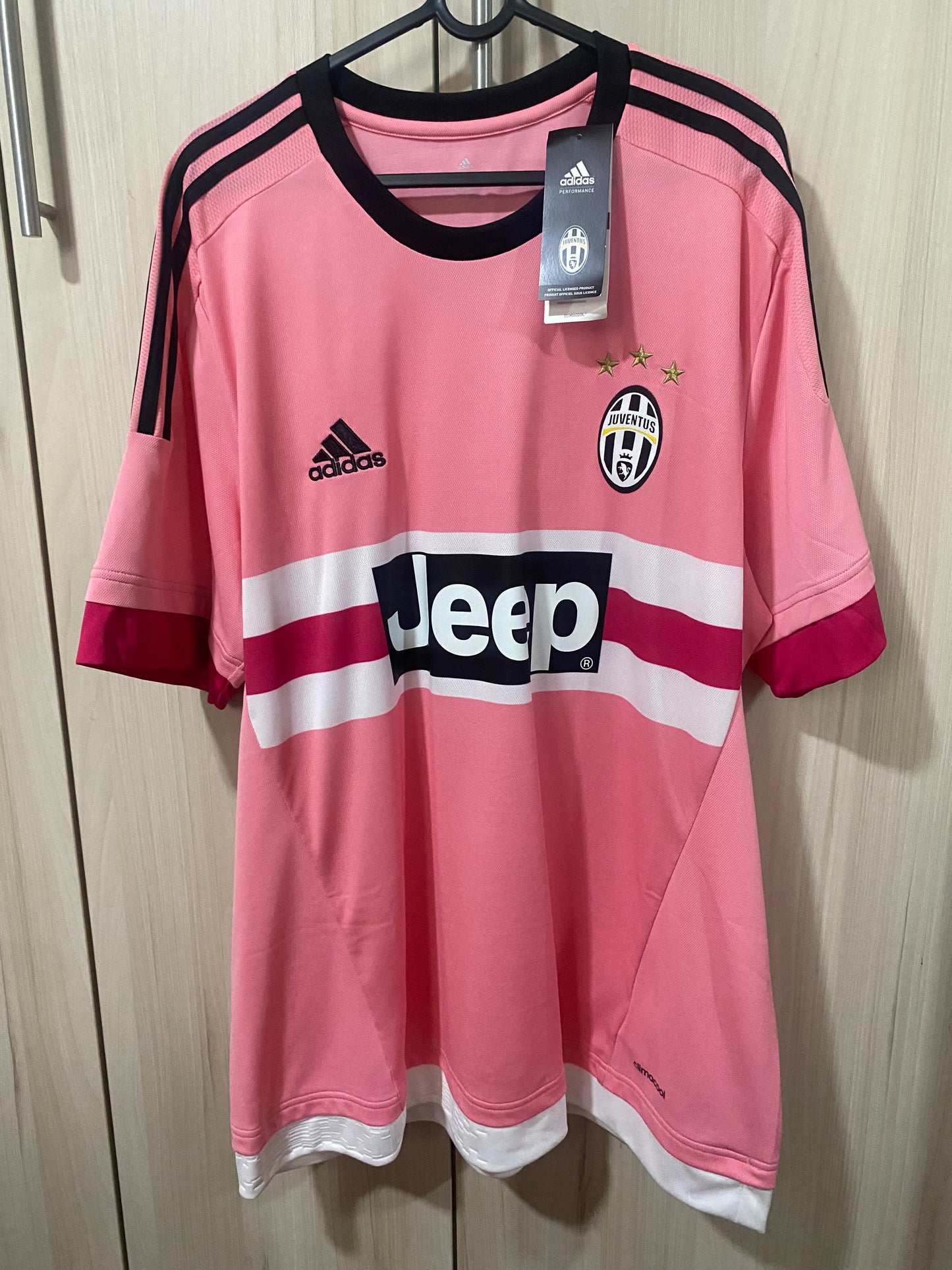 Juventus Away Shirt Pink 2015 - Size XL (58 x 78 cm)