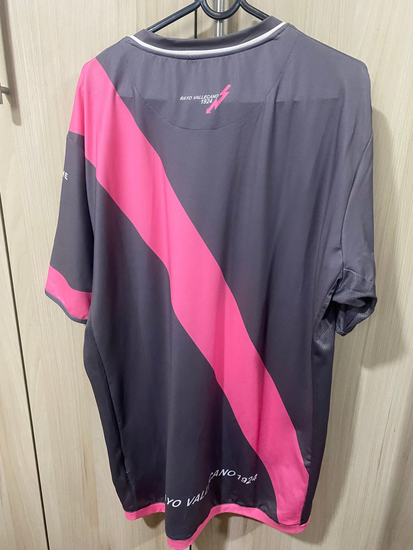 Rayo Vallecano Third Shirt 2014 - Size XXL (57 x 77 cm)