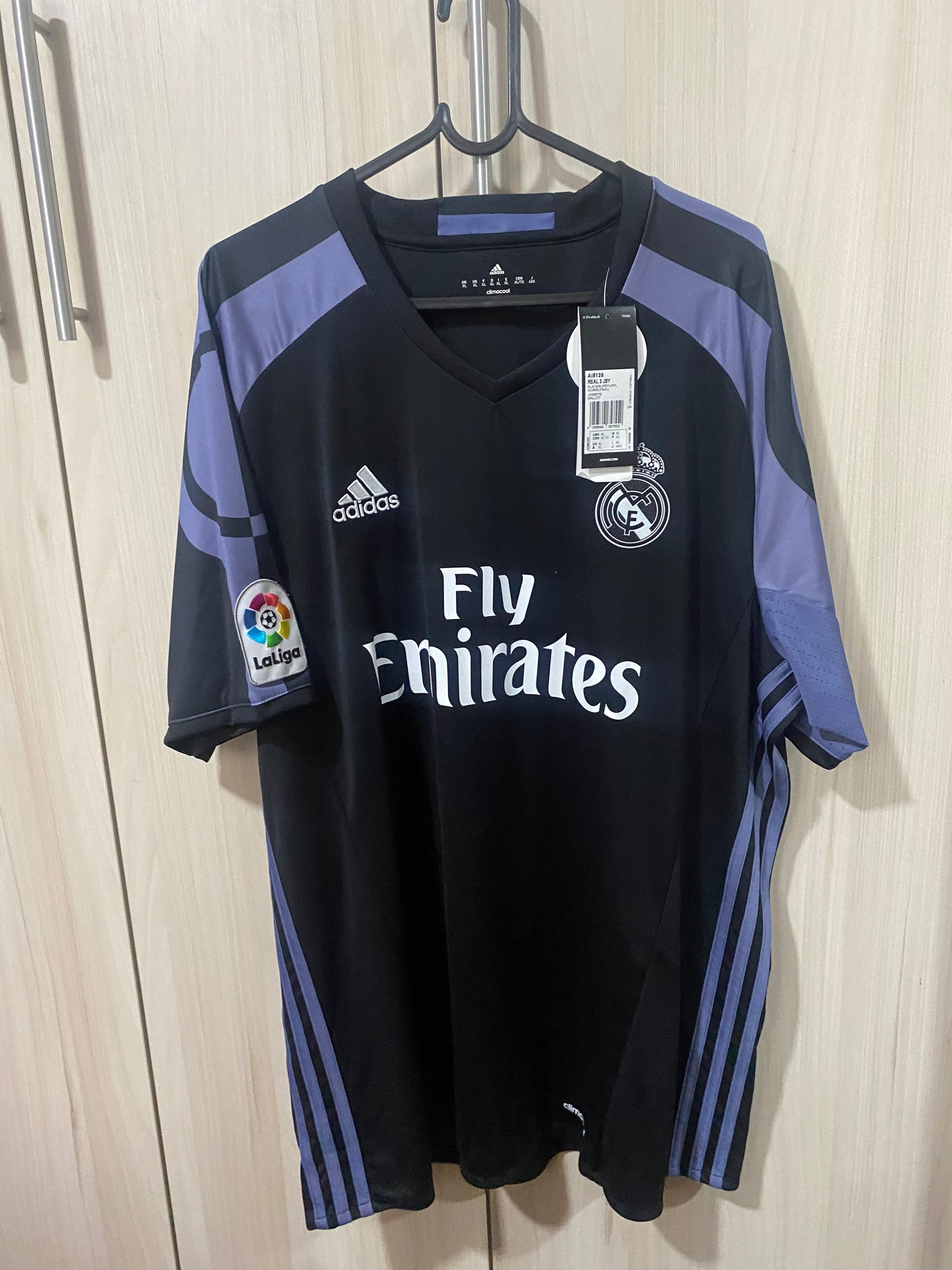 Real Madrid Third Shirt 2019 - Size XL (58 x 78 cm)