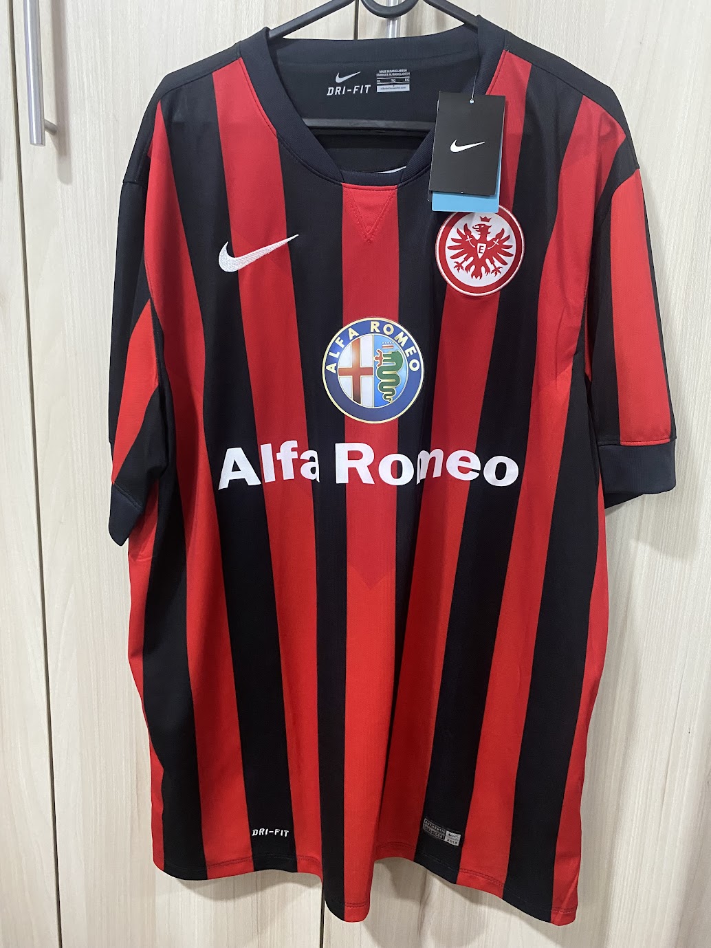 Eintracht Frankfurt Home Shirt 2013 (Size XL - 59x79 cm)
