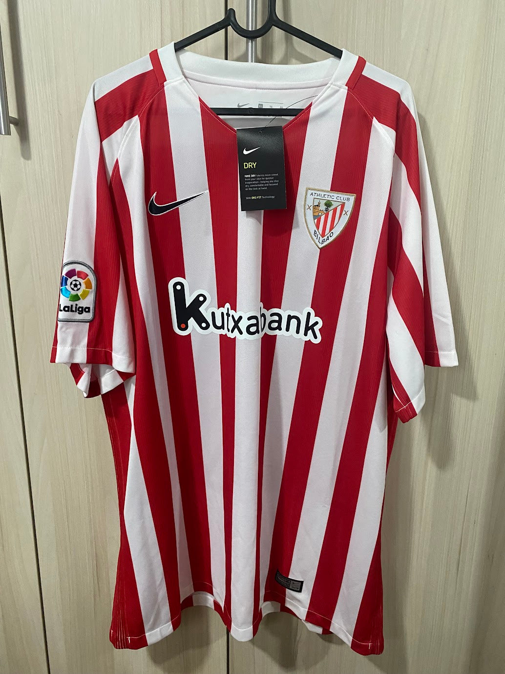 Athletic Bilbao Home Shirt 2016/17 (Size XL - 60x78 cm)