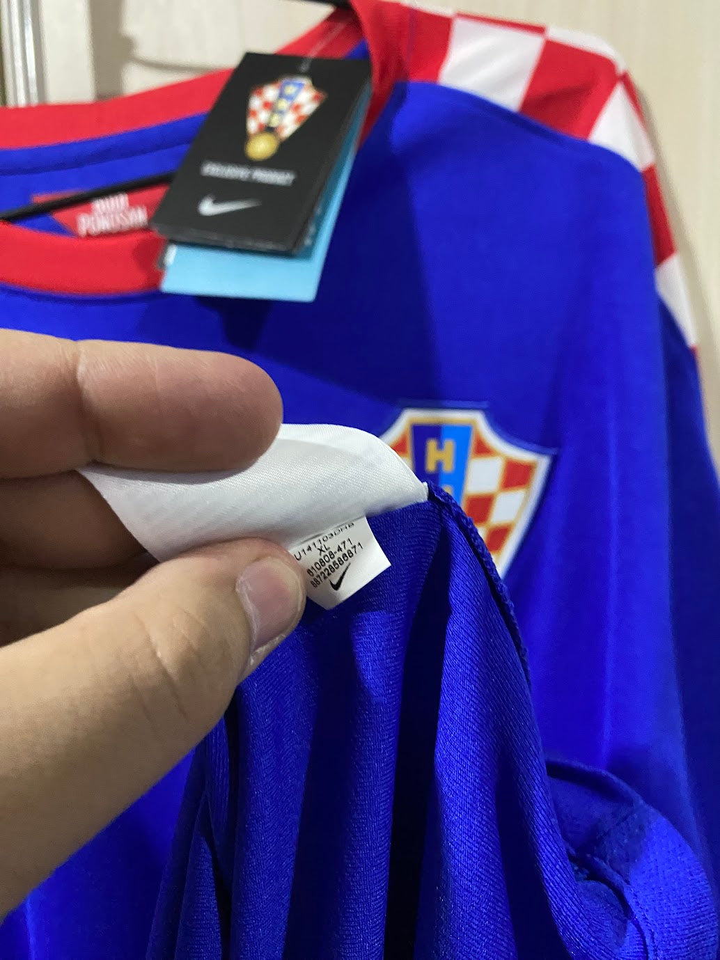 Croatia Away Shirt 2014 - Size XL (59x78 cm)