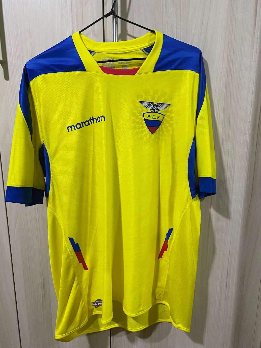 Ecuador Home Shirt 2014 - Size 2XL (58x78 cm)