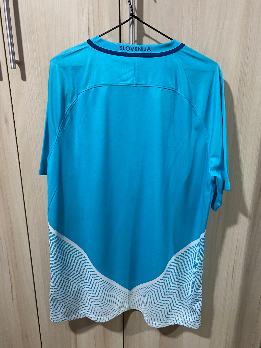 Slovenia Home Shirt 2016 - Size XL (59x78 cm)