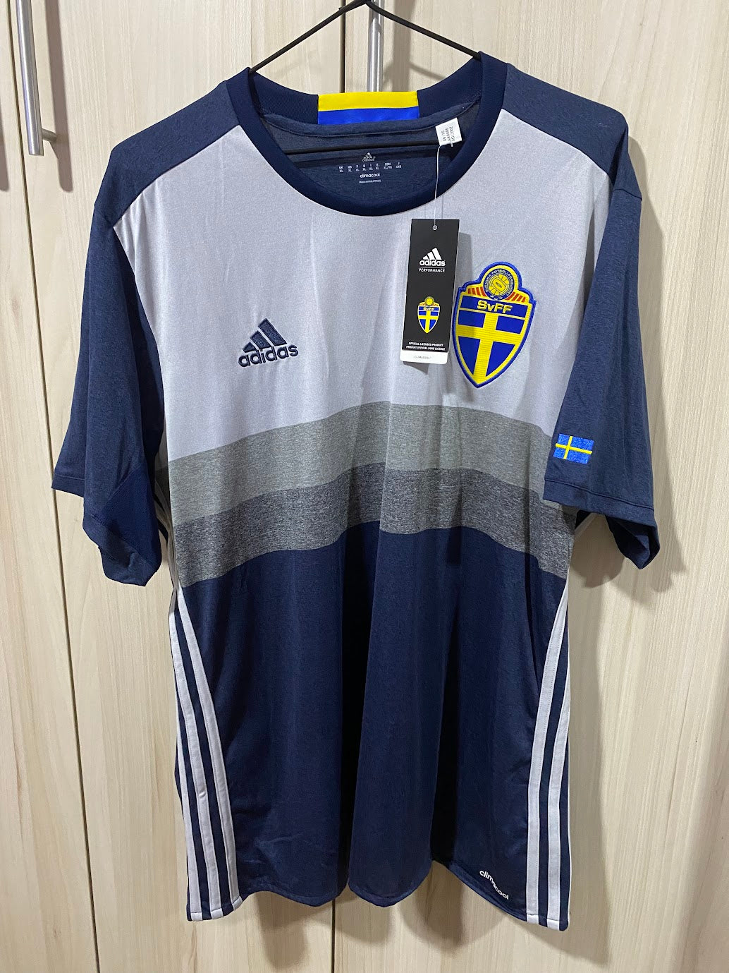 Sweden Away Shirt 2016 - Size XL (59x78 cm)