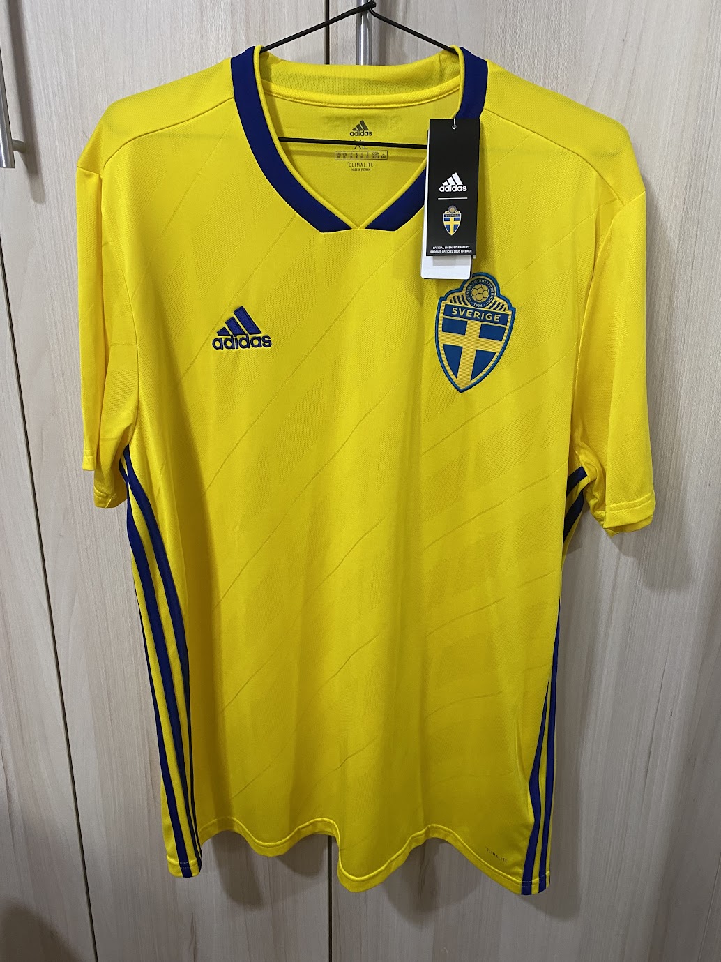 Sweden Home Shirt 2019 - Size XL (59x79 cm)