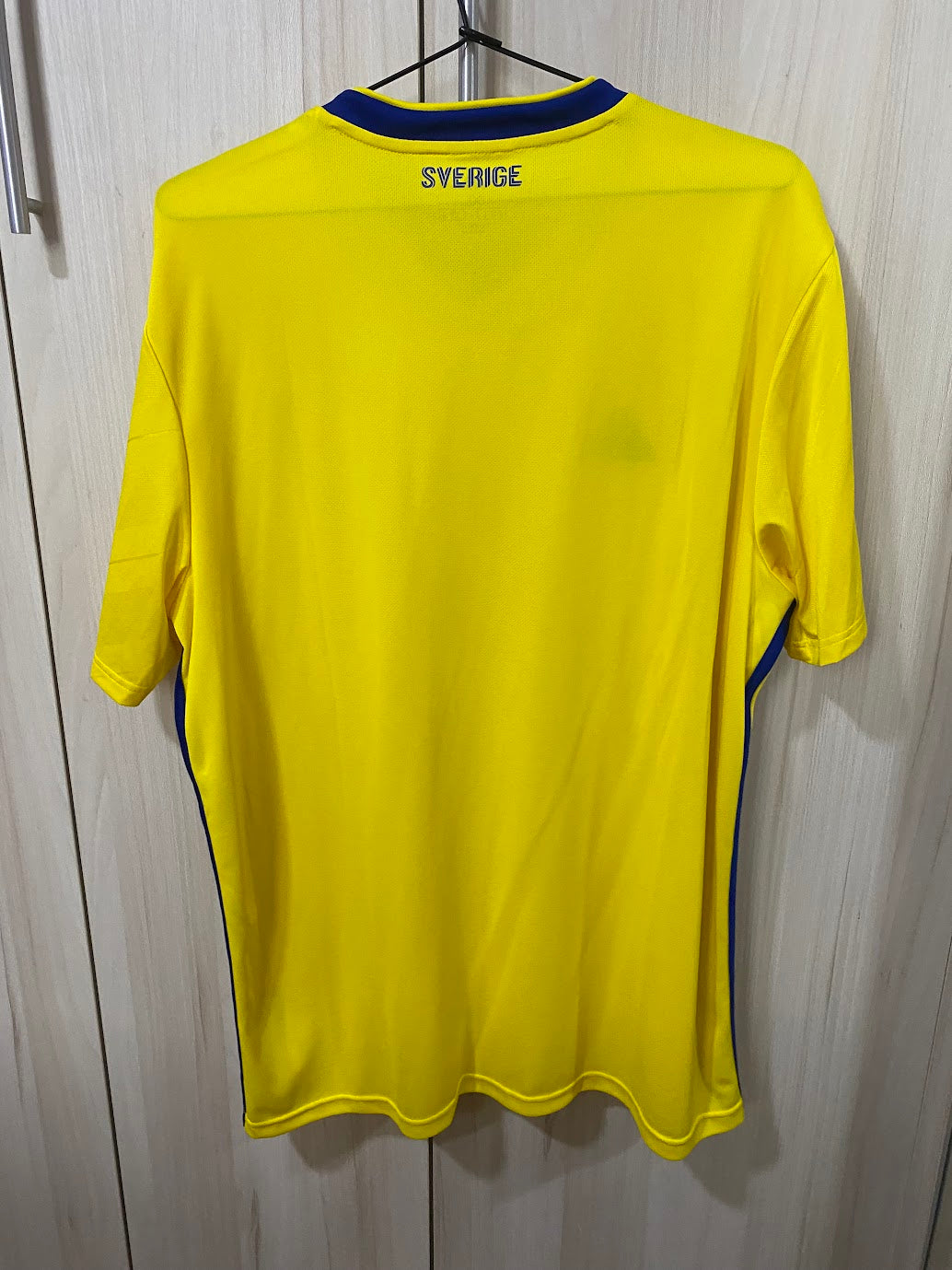 Sweden Home Shirt 2019 - Size XL (59x79 cm)