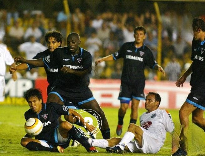 Clássica Camisa da LDU Quito Equador - Umbro - Usada em Jogo - Anos 2000