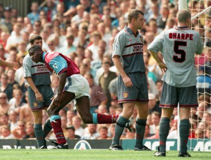 Raríssima Camisa do Manchester United - Clássica Umbro - 1995/1996