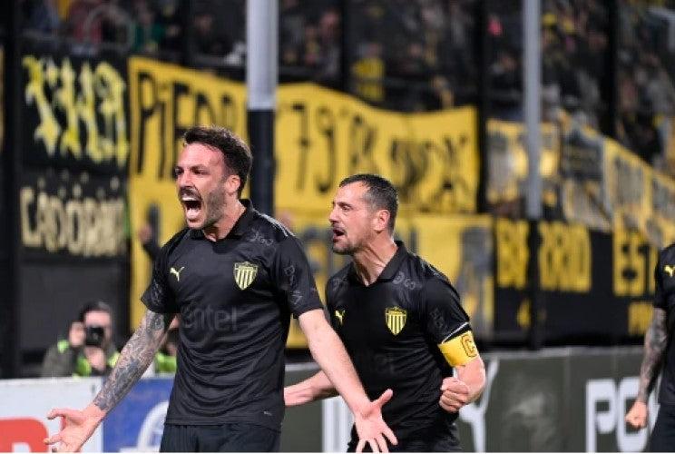 Espetacular Camisa do Peñarol - Edição Especial 132 Anos - Uruguay - Mazurkiewicz