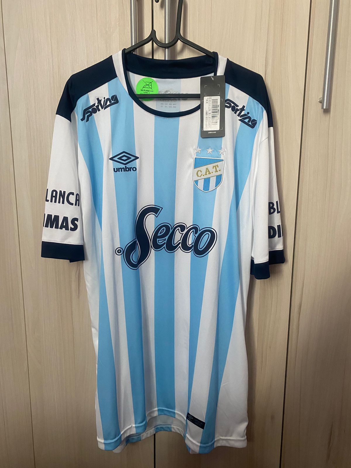 Atlético Tucumán 2018 Umbro Jersey - Size 2GG (59 x 78 cm) - New with Tag