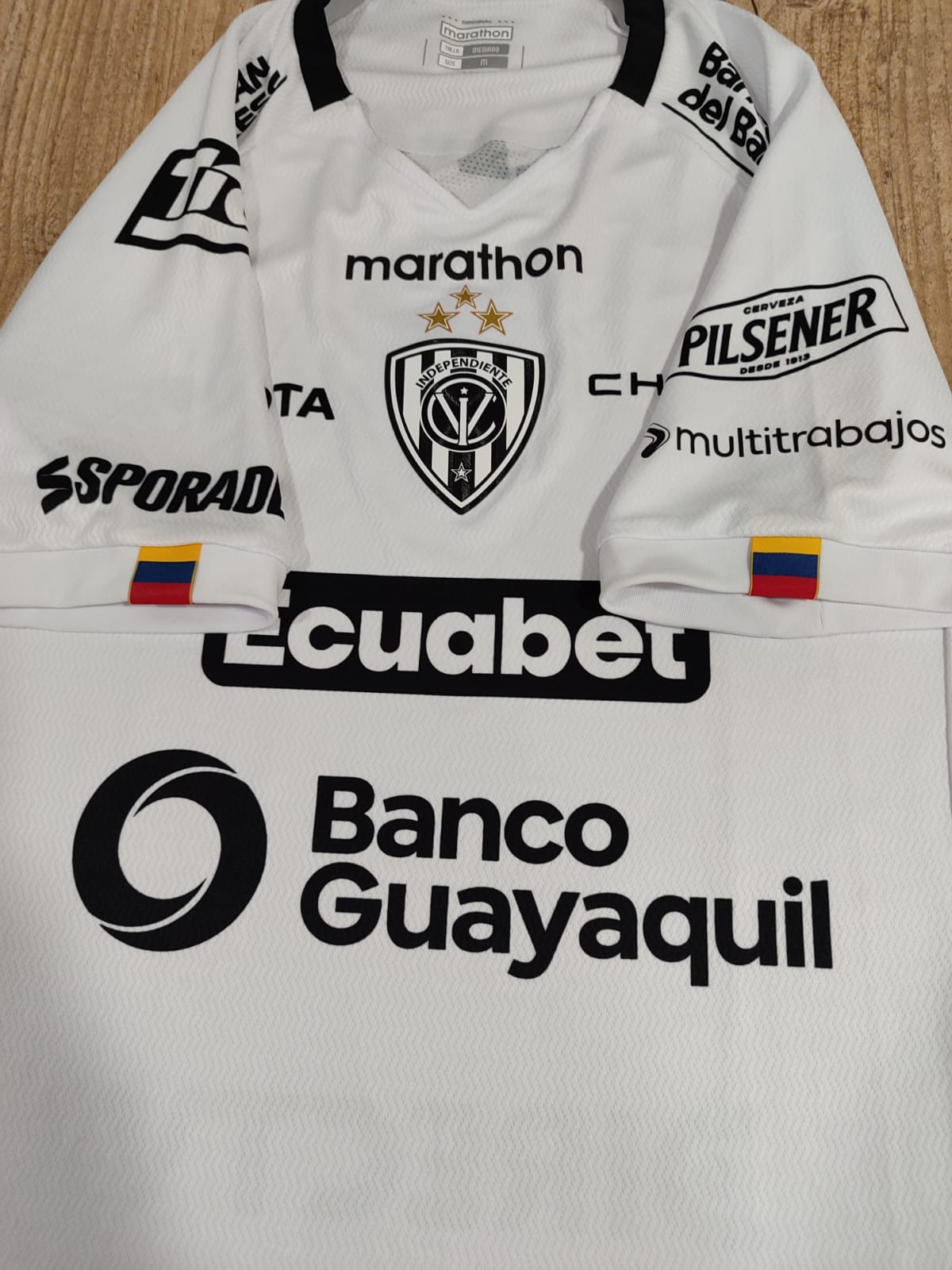 Independiente del Valle 2022 T-Shirt - Size M (51x72 cm) - White Goalkeeper