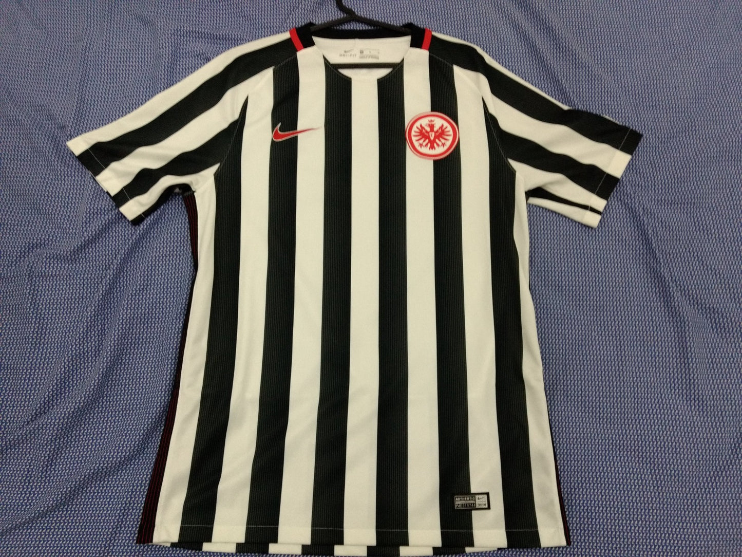 Eintracht Frankfurt Home Shirt 2016/2017 - Original